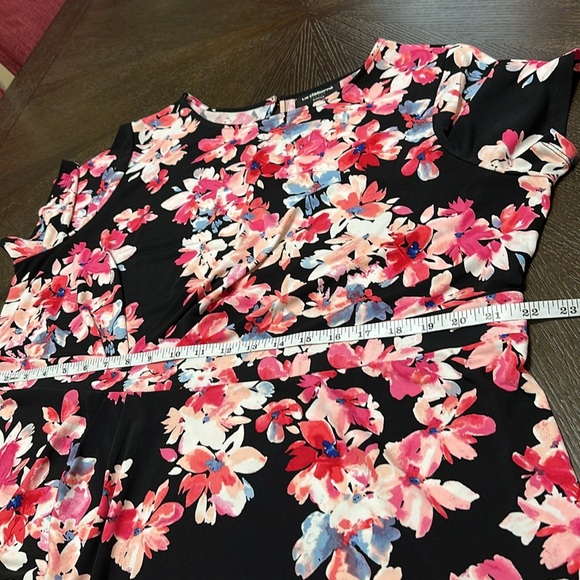 Liz Claiborne Career Woman, Floral Black and Pink Women's Top Plus Size 1X - Picture 9 of 10
